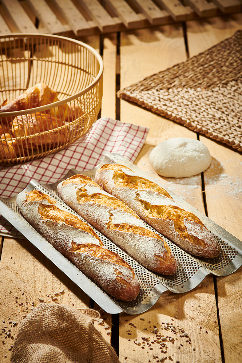 De Buyer 3 Baguette Inox Backblech Edelstahl perforiert – für 3 Baguettes, 40 × 26,5 cm