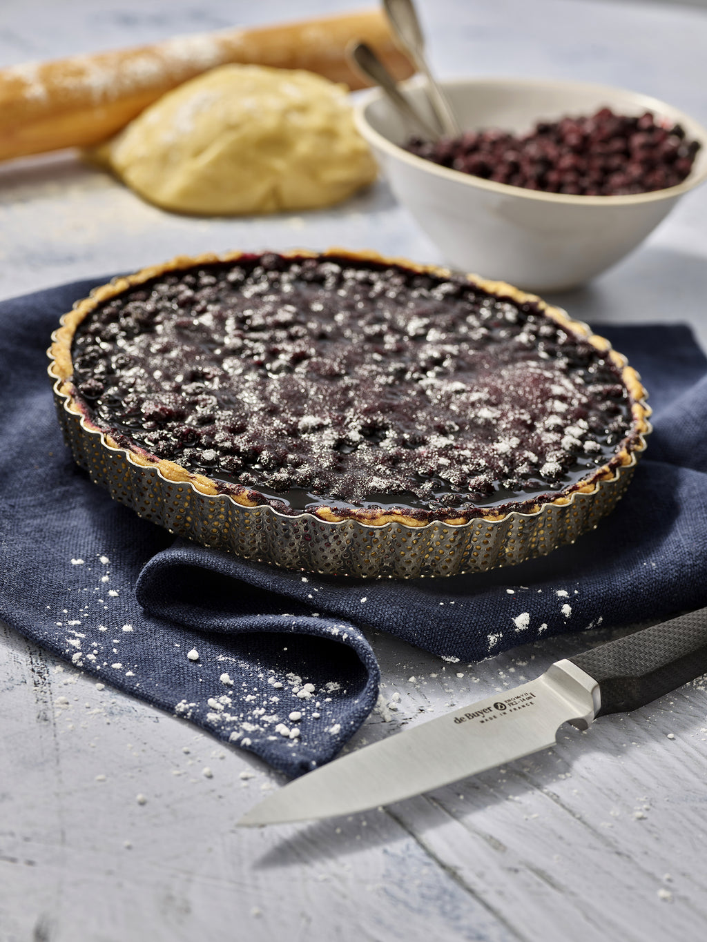 De Buyer Forato Backform Edelstahl perforiert – Cannelé 24 cm &amp; Crostata 28 cm