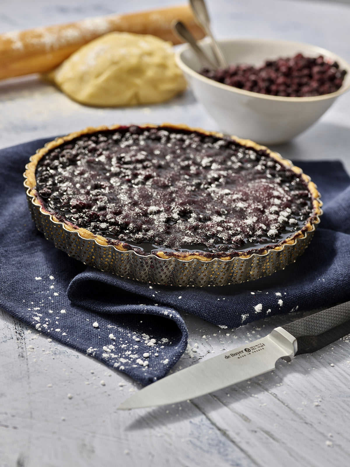 De Buyer Forato Backform Edelstahl perforiert – Cannelé 24 cm &amp; Crostata 28 cm