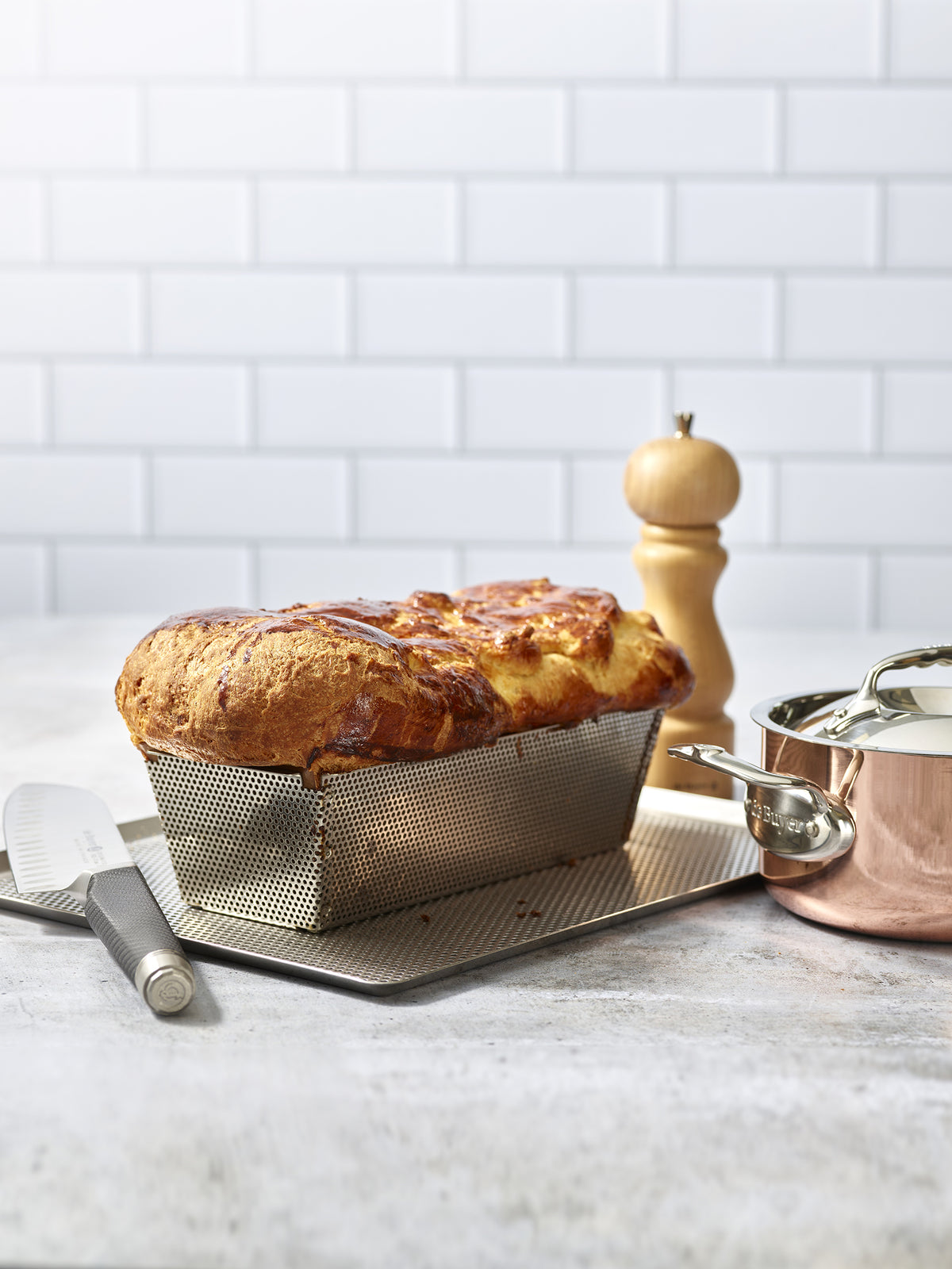 De Buyer Plumcake Forato Backform Edelstahl perforiert – 26 cm, mit 2 Antihaft-Backfolien